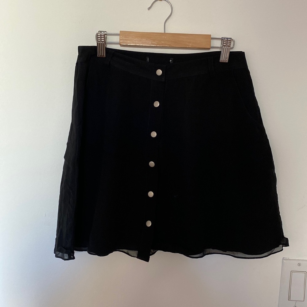 Little black skirt with buttons
